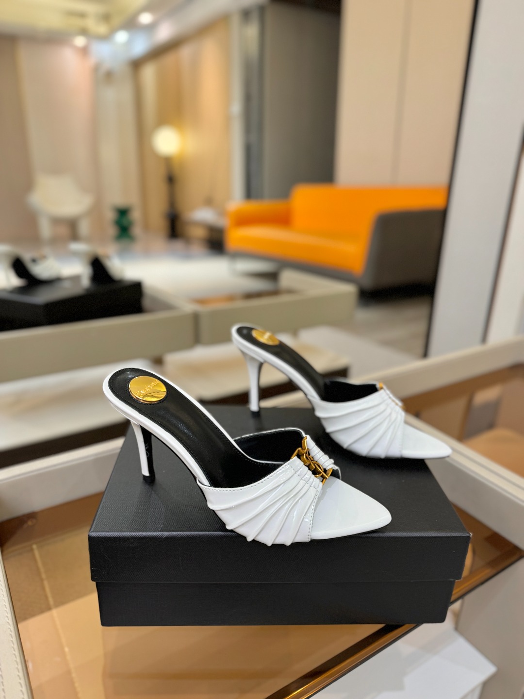YSL「SAINT LAURENT*」 夏季新品 尖头优雅大气高跟拖鞋 —————————— 尖头设计拉长腿部线条, YSL「SAINT LAURENT*」 夏季新品 尖头优雅大气高跟拖鞋 —————————— 尖头设计拉长腿部线条,