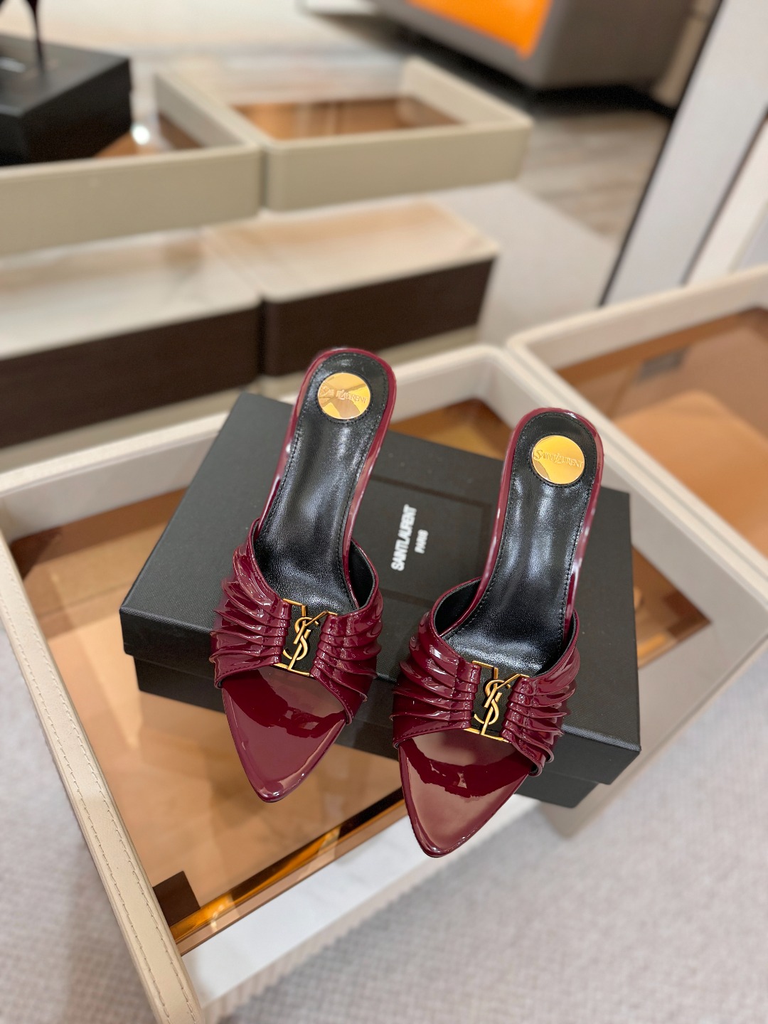 YSL「SAINT LAURENT*」 夏季新品 尖头优雅大气高跟拖鞋 —————————— 尖头设计拉长腿部线条, YSL「SAINT LAURENT*」 夏季新品 尖头优雅大气高跟拖鞋 —————————— 尖头设计拉长腿部线条,