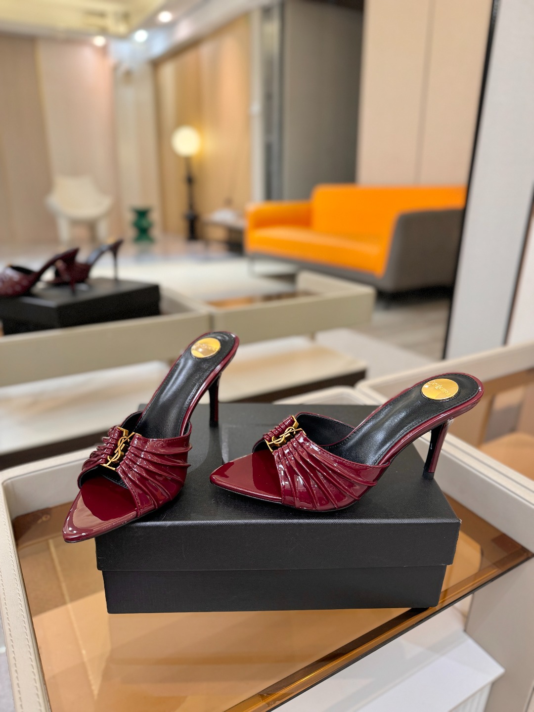 YSL「SAINT LAURENT*」 夏季新品 尖头优雅大气高跟拖鞋 —————————— 尖头设计拉长腿部线条, YSL「SAINT LAURENT*」 夏季新品 尖头优雅大气高跟拖鞋 —————————— 尖头设计拉长腿部线条,
