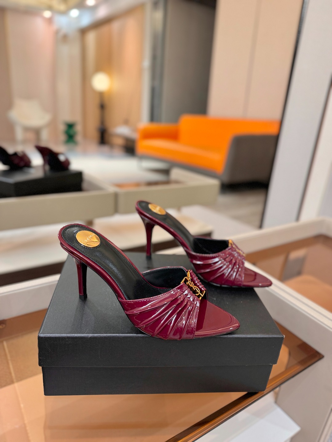 YSL「SAINT LAURENT*」 夏季新品 尖头优雅大气高跟拖鞋 —————————— 尖头设计拉长腿部线条, YSL「SAINT LAURENT*」 夏季新品 尖头优雅大气高跟拖鞋 —————————— 尖头设计拉长腿部线条,