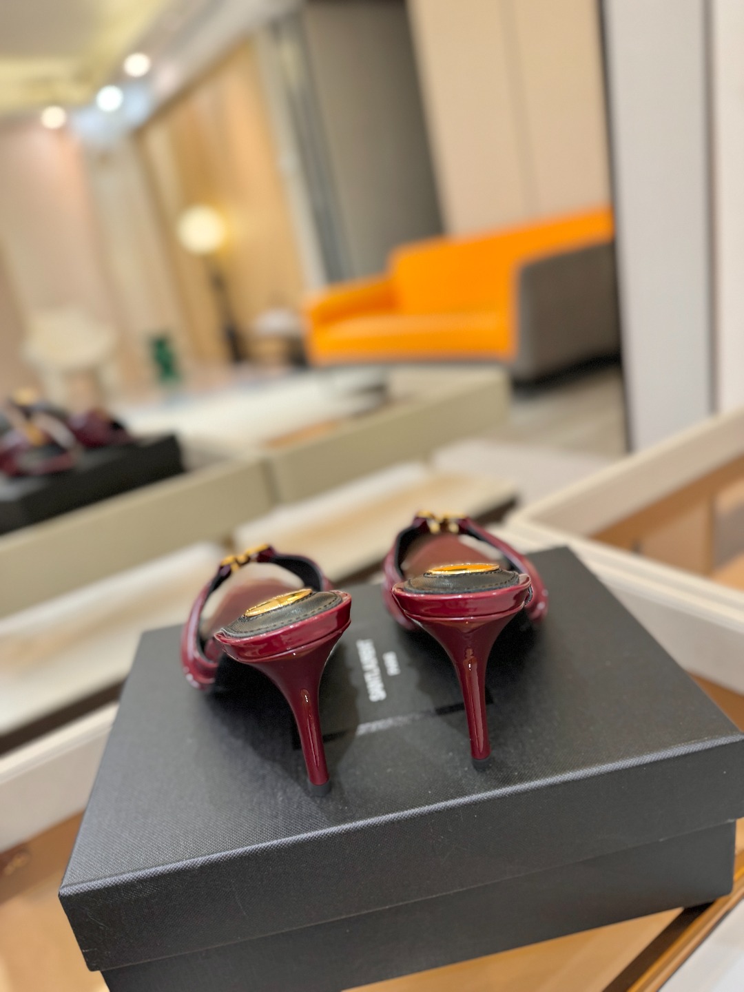 YSL「SAINT LAURENT*」 夏季新品 尖头优雅大气高跟拖鞋 —————————— 尖头设计拉长腿部线条, YSL「SAINT LAURENT*」 夏季新品 尖头优雅大气高跟拖鞋 —————————— 尖头设计拉长腿部线条,