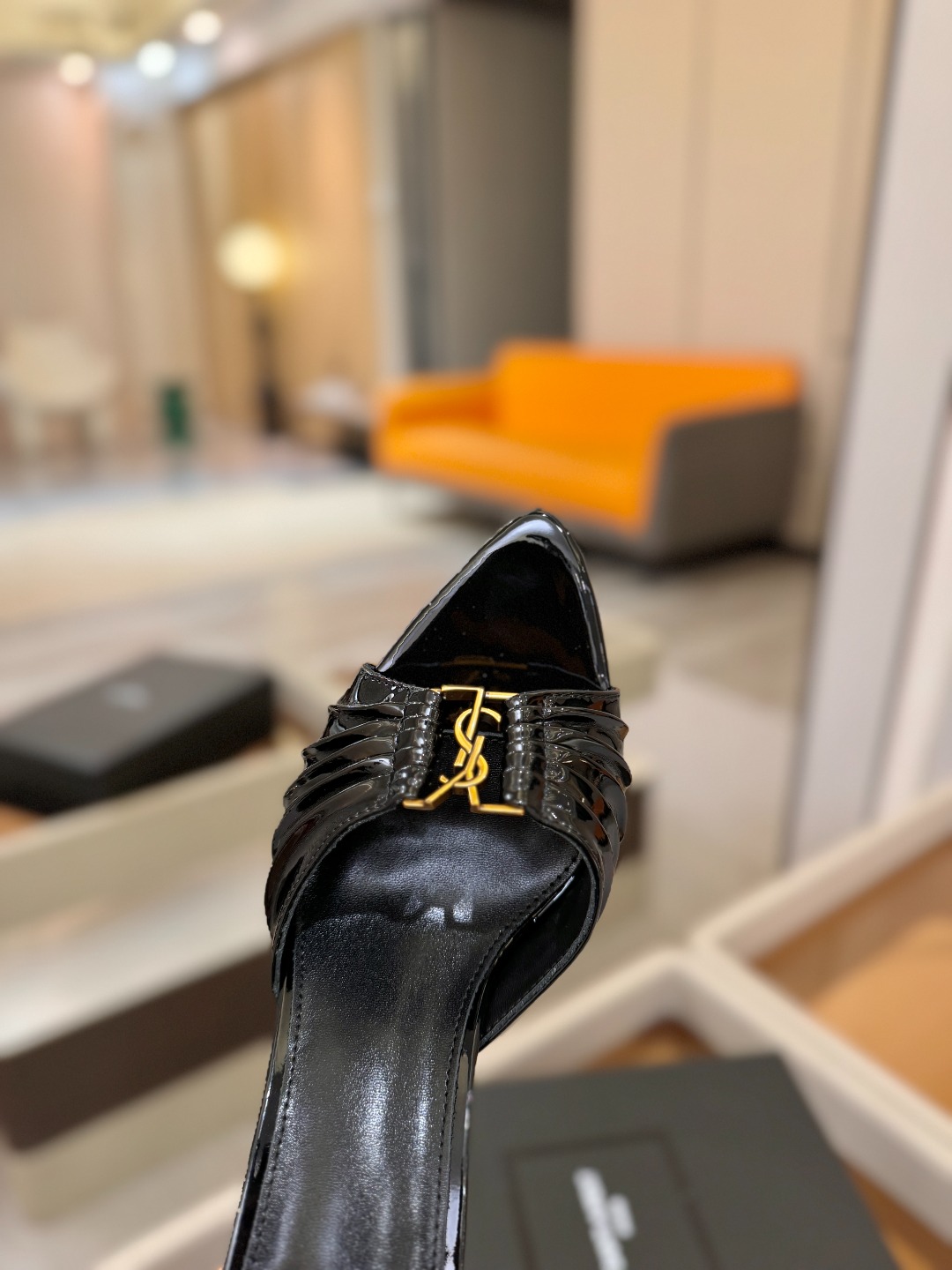 YSL「SAINT LAURENT*」 夏季新品 尖头优雅大气高跟拖鞋 —————————— 尖头设计拉长腿部线条, YSL「SAINT LAURENT*」 夏季新品 尖头优雅大气高跟拖鞋 —————————— 尖头设计拉长腿部线条,