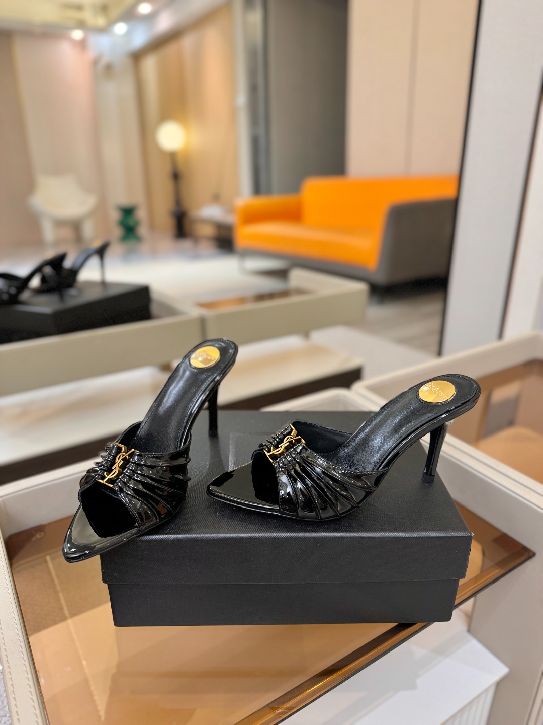 YSL「SAINT LAURENT*」 夏季新品 尖头优雅大气高跟拖鞋 —————————— 尖头设计拉长腿部线条, YSL「SAINT LAURENT*」 夏季新品 尖头优雅大气高跟拖鞋 —————————— 尖头设计拉长腿部线条,