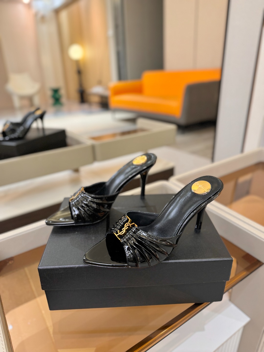 YSL「SAINT LAURENT*」 夏季新品 尖头优雅大气高跟拖鞋 —————————— 尖头设计拉长腿部线条, YSL「SAINT LAURENT*」 夏季新品 尖头优雅大气高跟拖鞋 —————————— 尖头设计拉长腿部线条,