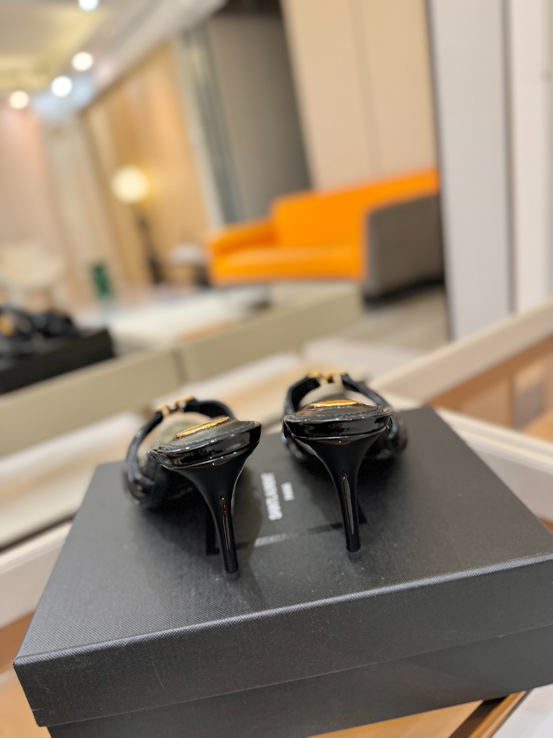 YSL「SAINT LAURENT*」 夏季新品 尖头优雅大气高跟拖鞋 —————————— 尖头设计拉长腿部线条, YSL「SAINT LAURENT*」 夏季新品 尖头优雅大气高跟拖鞋 —————————— 尖头设计拉长腿部线条,