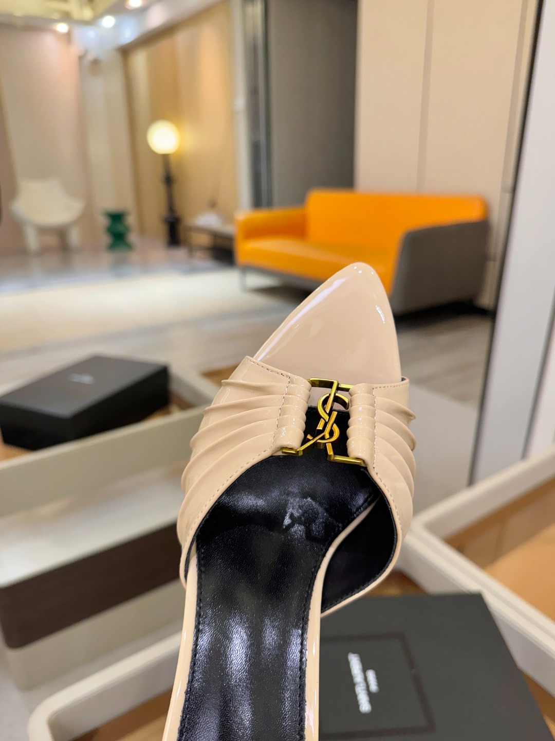 YSL「SAINT LAURENT*」 夏季新品 尖头优雅大气高跟拖鞋 —————————— 尖头设计拉长腿部线条, YSL「SAINT LAURENT*」 夏季新品 尖头优雅大气高跟拖鞋 —————————— 尖头设计拉长腿部线条,