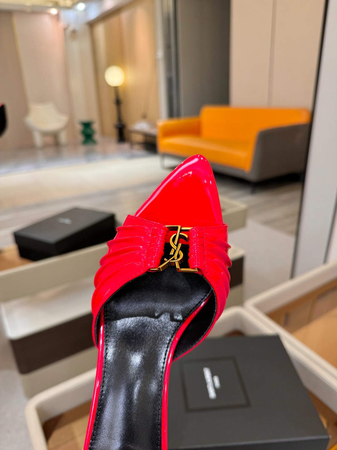 YSL「SAINT LAURENT*」 夏季新品 金属头优雅大气高跟凉鞋 —————————— 全新春夏系列后带方扣高 YSL「SAINT LAURENT*」 夏季新品 金属头优雅大气高跟凉鞋 —————————— 全新春夏系列后带方扣高