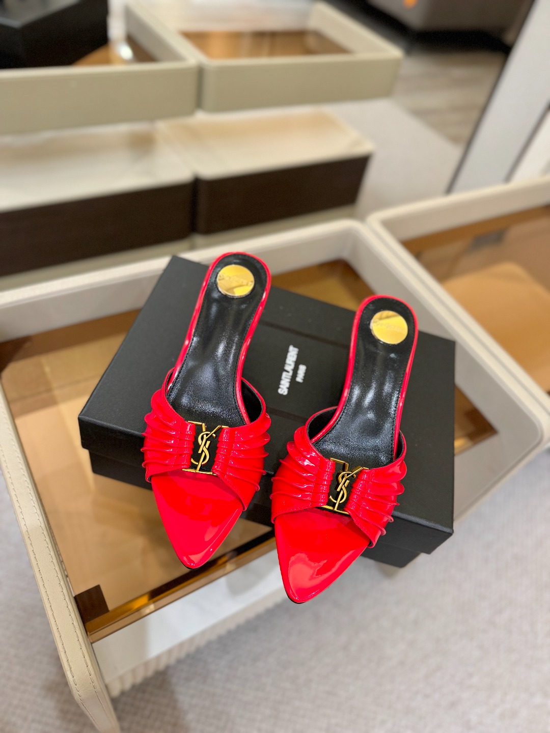 YSL「SAINT LAURENT*」 夏季新品 金属头优雅大气高跟凉鞋 —————————— 全新春夏系列后带方扣高 YSL「SAINT LAURENT*」 夏季新品 金属头优雅大气高跟凉鞋 —————————— 全新春夏系列后带方扣高