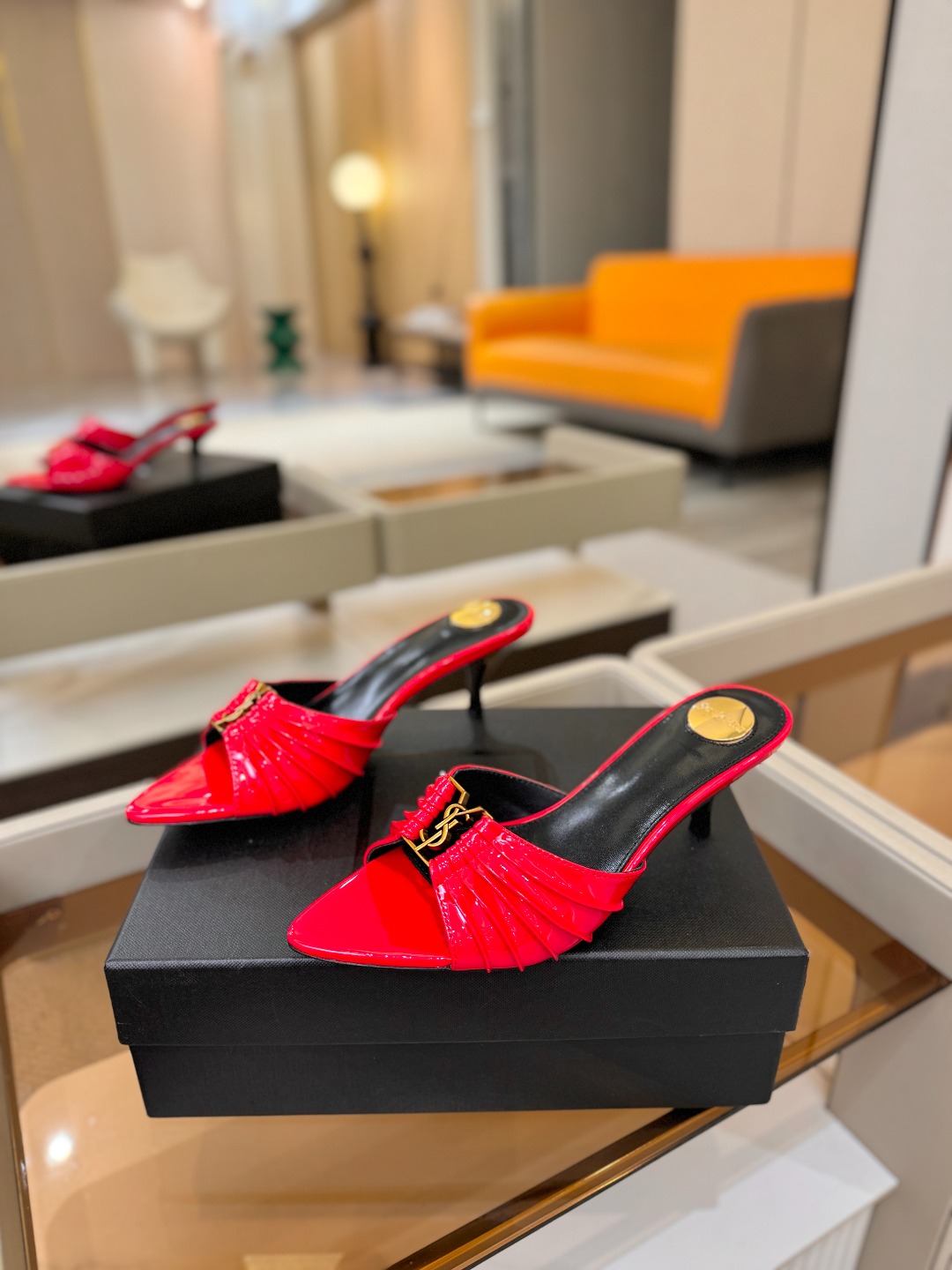 YSL「SAINT LAURENT*」 夏季新品 金属头优雅大气高跟凉鞋 —————————— 全新春夏系列后带方扣高 YSL「SAINT LAURENT*」 夏季新品 金属头优雅大气高跟凉鞋 —————————— 全新春夏系列后带方扣高