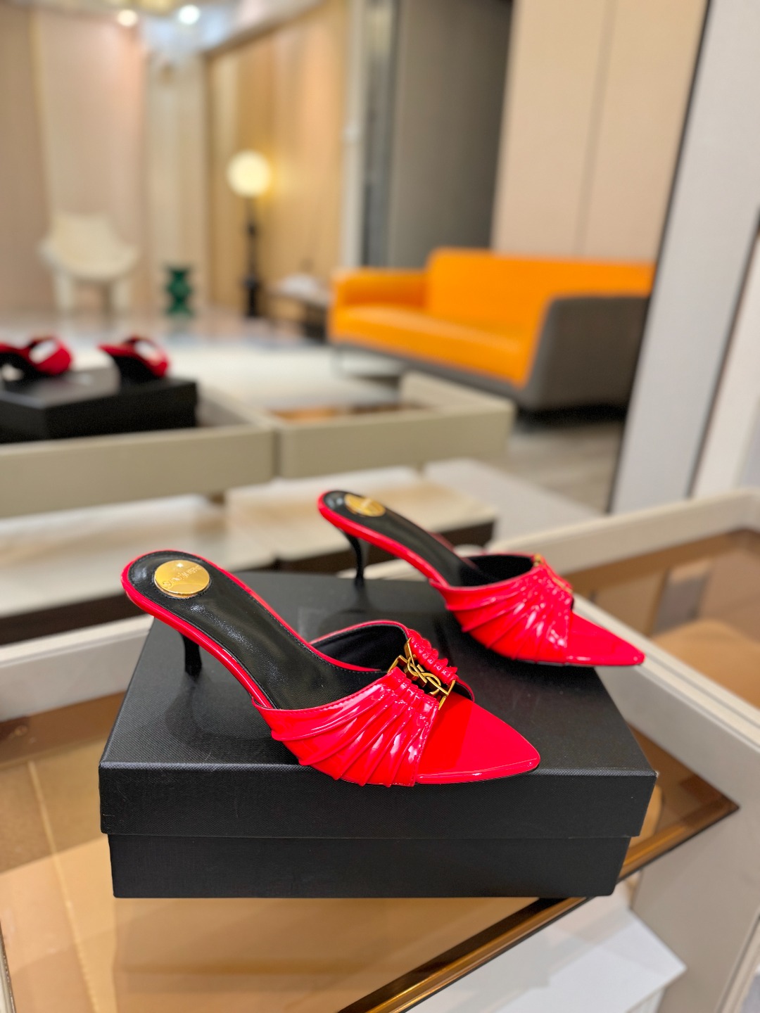 YSL「SAINT LAURENT*」 夏季新品 金属头优雅大气高跟凉鞋 —————————— 全新春夏系列后带方扣高 YSL「SAINT LAURENT*」 夏季新品 金属头优雅大气高跟凉鞋 —————————— 全新春夏系列后带方扣高