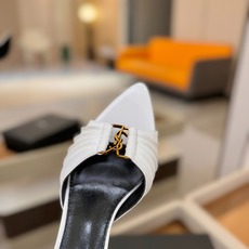 YSL「SAINT LAURENT*」 夏季新品 金属头优雅大气高跟凉鞋 —————————— 全新春夏系列后带方扣高 YSL「SAINT LAURENT*」 夏季新品 金属头优雅大气高跟凉鞋 —————————— 全新春夏系列后带方扣高