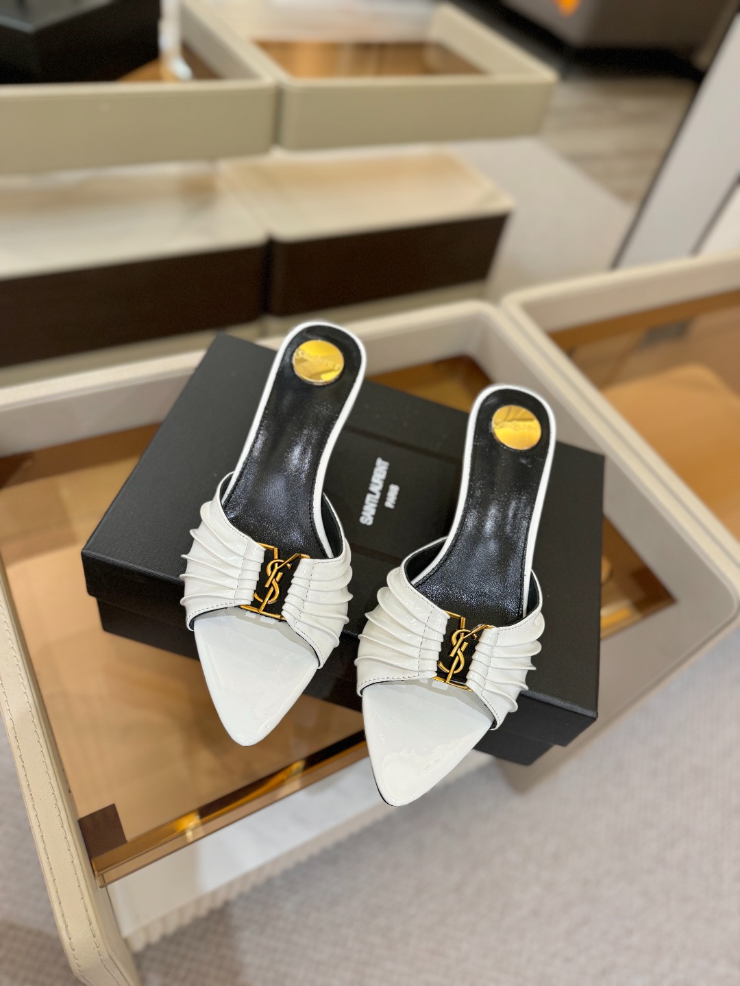 YSL「SAINT LAURENT*」 夏季新品 金属头优雅大气高跟凉鞋 —————————— 全新春夏系列后带方扣高 YSL「SAINT LAURENT*」 夏季新品 金属头优雅大气高跟凉鞋 —————————— 全新春夏系列后带方扣高