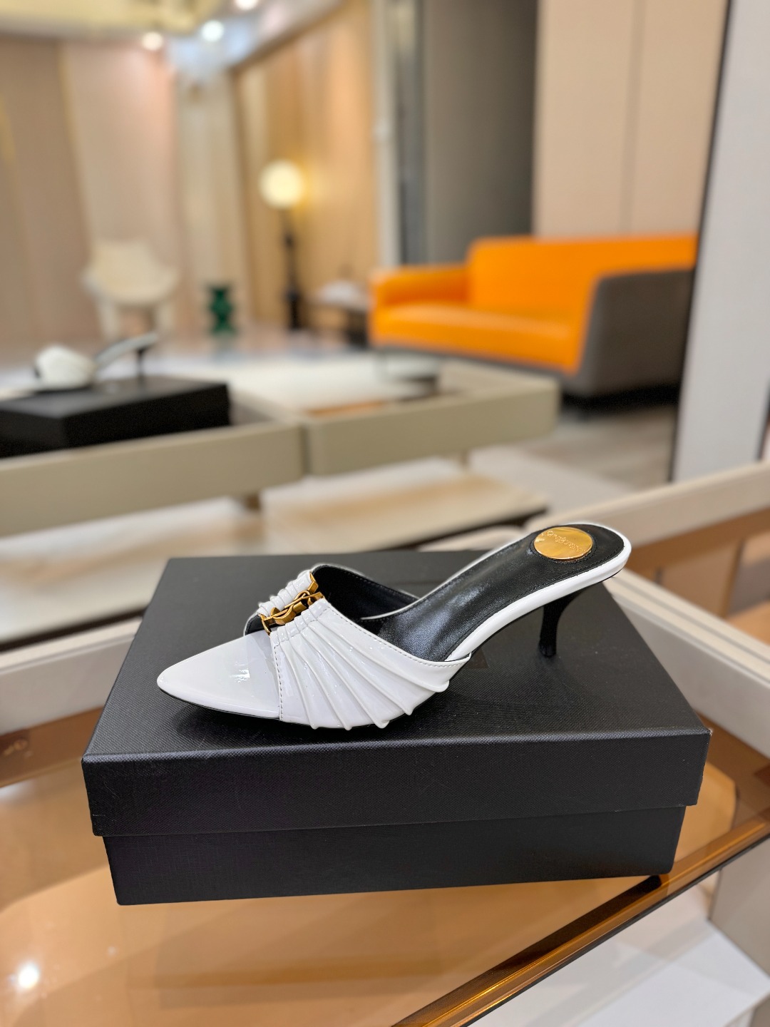 YSL「SAINT LAURENT*」  夏季新品 金属头优雅大气高跟凉鞋 —————————— 全新春夏系列后带方扣高