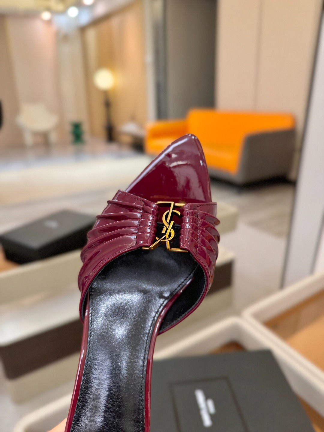 YSL「SAINT LAURENT*」 夏季新品 金属头优雅大气高跟凉鞋 —————————— 全新春夏系列后带方扣高 YSL「SAINT LAURENT*」 夏季新品 金属头优雅大气高跟凉鞋 —————————— 全新春夏系列后带方扣高