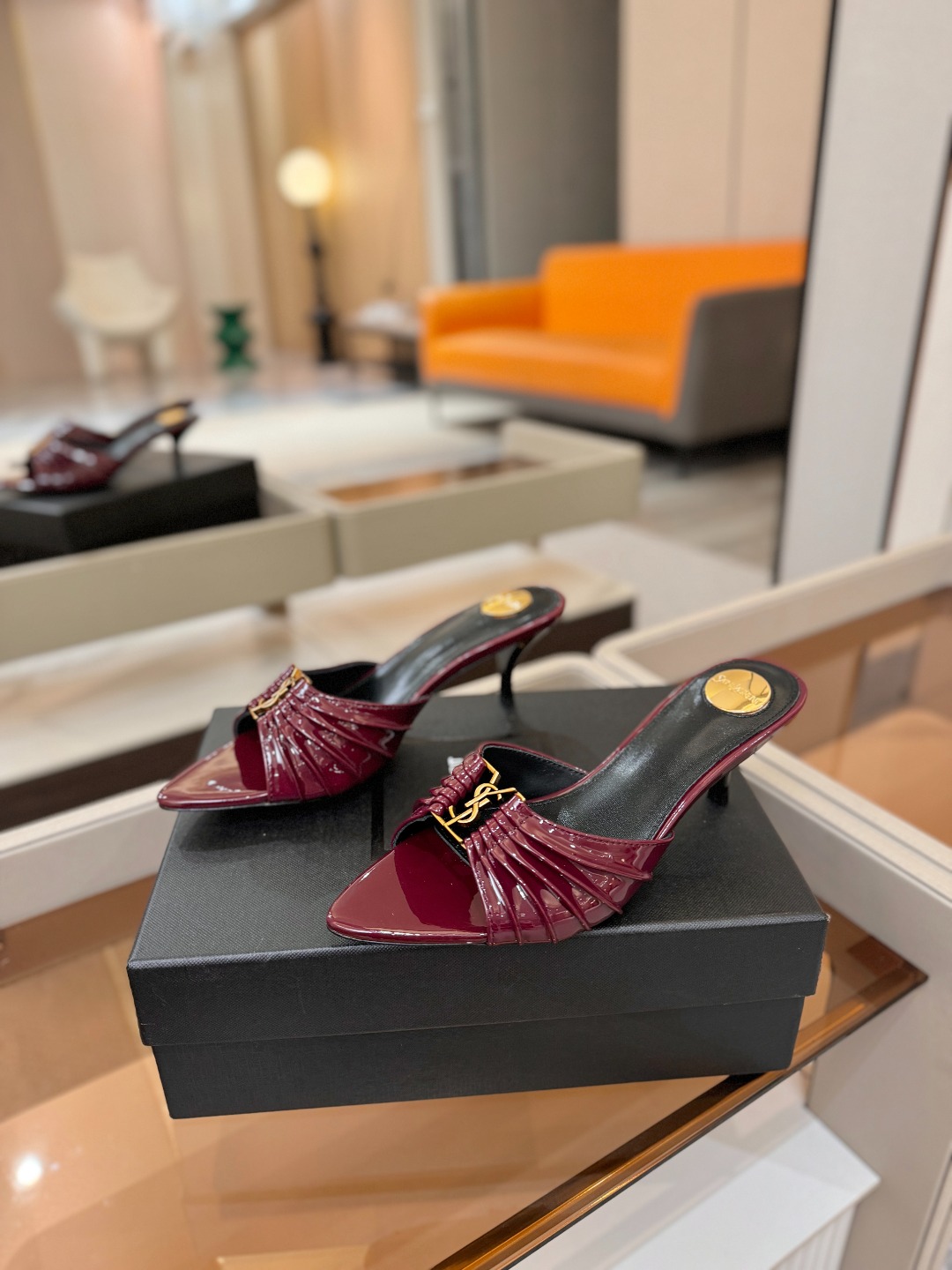 YSL「SAINT LAURENT*」 夏季新品 金属头优雅大气高跟凉鞋 —————————— 全新春夏系列后带方扣高 YSL「SAINT LAURENT*」 夏季新品 金属头优雅大气高跟凉鞋 —————————— 全新春夏系列后带方扣高