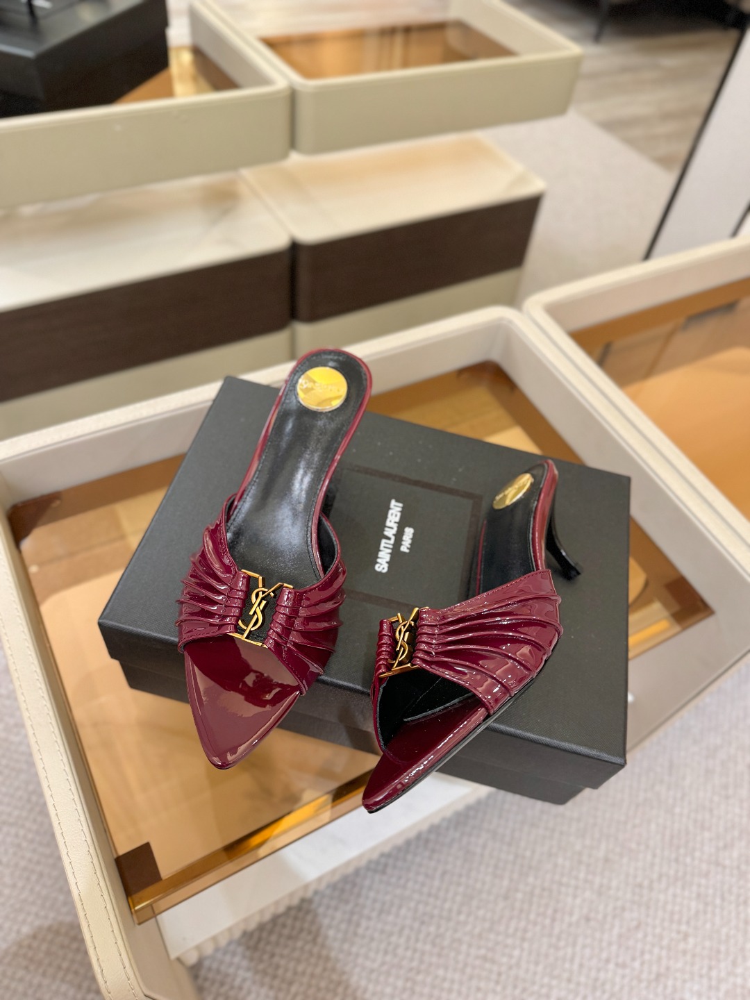 YSL「SAINT LAURENT*」 夏季新品 金属头优雅大气高跟凉鞋 —————————— 全新春夏系列后带方扣高 YSL「SAINT LAURENT*」 夏季新品 金属头优雅大气高跟凉鞋 —————————— 全新春夏系列后带方扣高