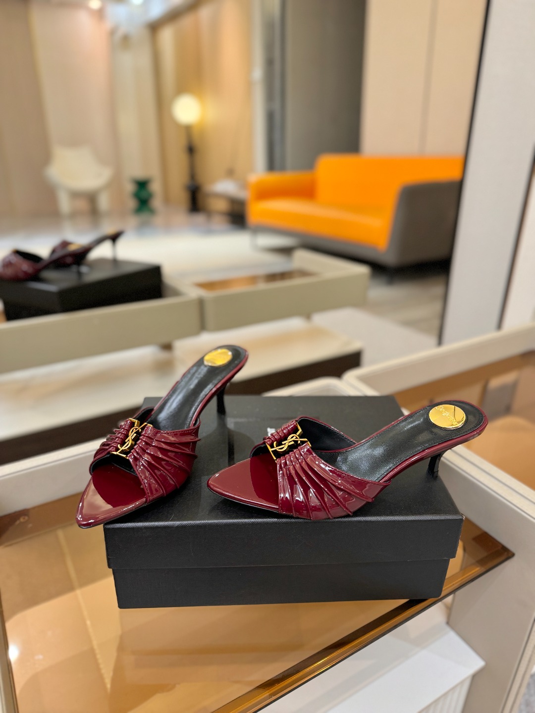 YSL「SAINT LAURENT*」 夏季新品 金属头优雅大气高跟凉鞋 —————————— 全新春夏系列后带方扣高 YSL「SAINT LAURENT*」 夏季新品 金属头优雅大气高跟凉鞋 —————————— 全新春夏系列后带方扣高