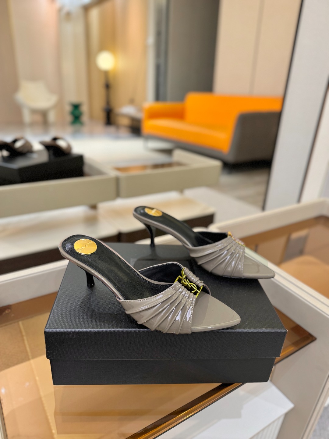 YSL「SAINT LAURENT*」 夏季新品 金属头优雅大气高跟凉鞋 —————————— 全新春夏系列后带方扣高 YSL「SAINT LAURENT*」 夏季新品 金属头优雅大气高跟凉鞋 —————————— 全新春夏系列后带方扣高