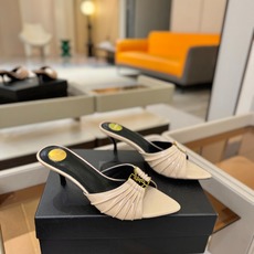YSL「SAINT LAURENT*」 夏季新品 金属头优雅大气高跟凉鞋 —————————— 全新春夏系列后带方扣高 YSL「SAINT LAURENT*」 夏季新品 金属头优雅大气高跟凉鞋 —————————— 全新春夏系列后带方扣高