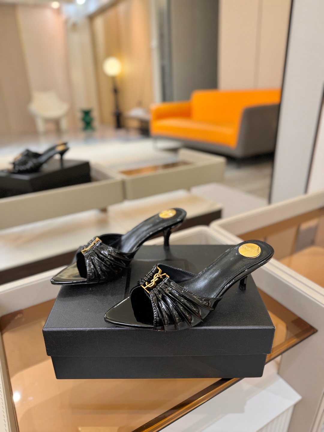 YSL「SAINT LAURENT*」  夏季新品 金属头优雅大气高跟凉鞋 —————————— 全新春夏系列后带方扣高