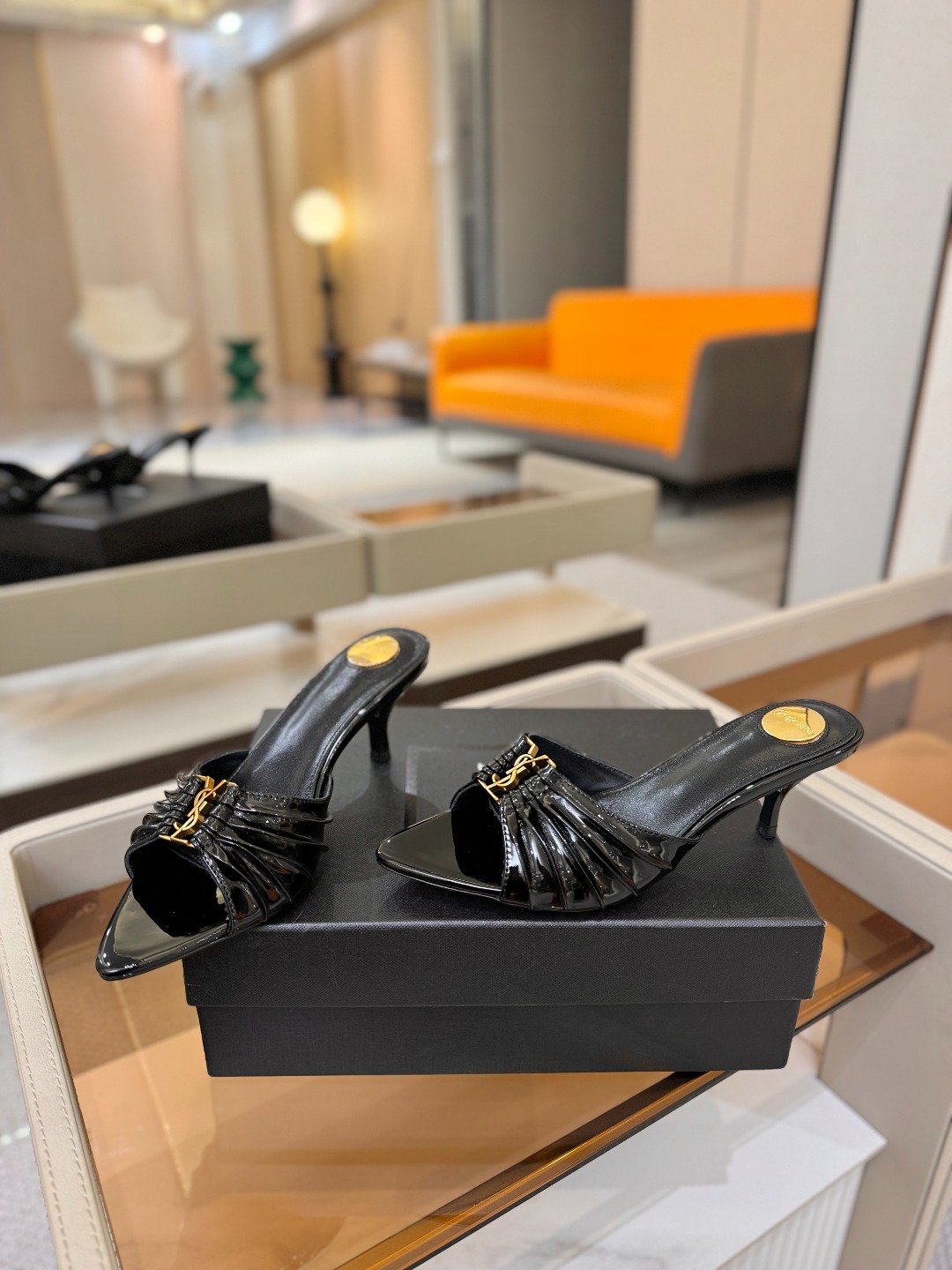 YSL「SAINT LAURENT*」  夏季新品 金属头优雅大气高跟凉鞋 —————————— 全新春夏系列后带方扣高