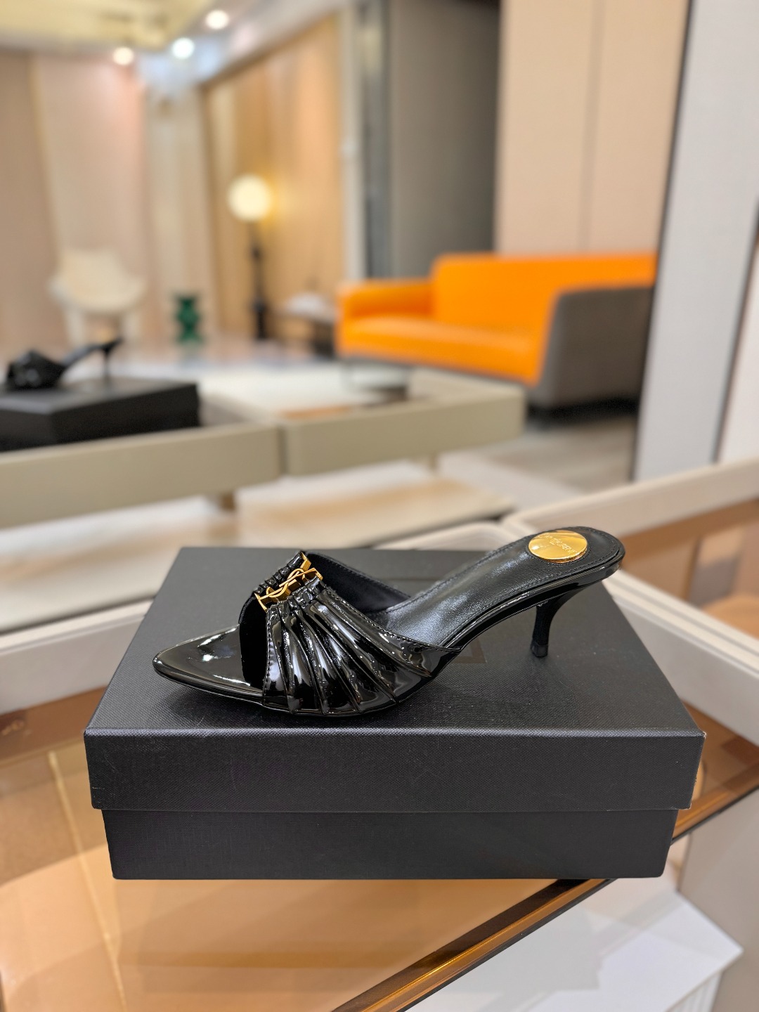 YSL「SAINT LAURENT*」  夏季新品 金属头优雅大气高跟凉鞋 —————————— 全新春夏系列后带方扣高