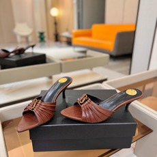 YSL「SAINT LAURENT*」 夏季新品 尖头优雅大气高跟拖鞋 —————————— 尖头设计拉长腿部线条, YSL「SAINT LAURENT*」 夏季新品 尖头优雅大气高跟拖鞋 —————————— 尖头设计拉长腿部线条,