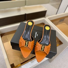 YSL「SAINT LAURENT*」 夏季新品 尖头优雅大气高跟拖鞋 —————————— 尖头设计拉长腿部线条, YSL「SAINT LAURENT*」 夏季新品 尖头优雅大气高跟拖鞋 —————————— 尖头设计拉长腿部线条,