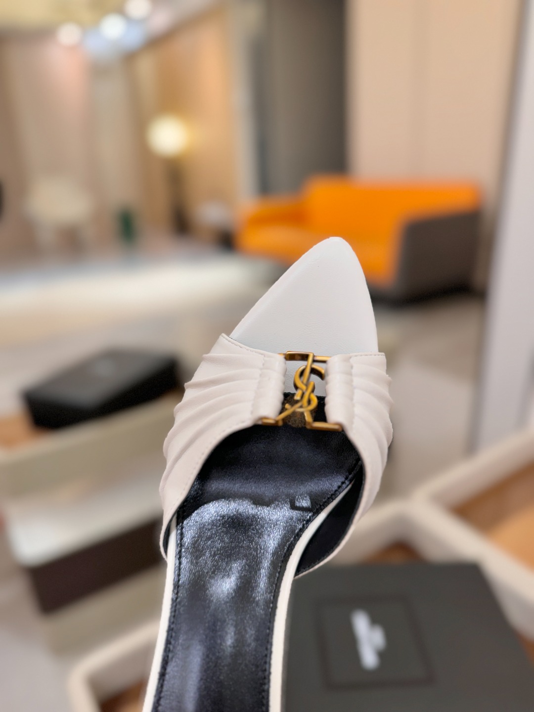 YSL「SAINT LAURENT*」 夏季新品 尖头优雅大气高跟拖鞋 —————————— 尖头设计拉长腿部线条, YSL「SAINT LAURENT*」 夏季新品 尖头优雅大气高跟拖鞋 —————————— 尖头设计拉长腿部线条,