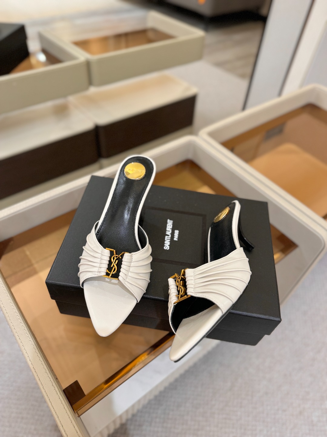 YSL「SAINT LAURENT*」 夏季新品 尖头优雅大气高跟拖鞋 —————————— 尖头设计拉长腿部线条, YSL「SAINT LAURENT*」 夏季新品 尖头优雅大气高跟拖鞋 —————————— 尖头设计拉长腿部线条,
