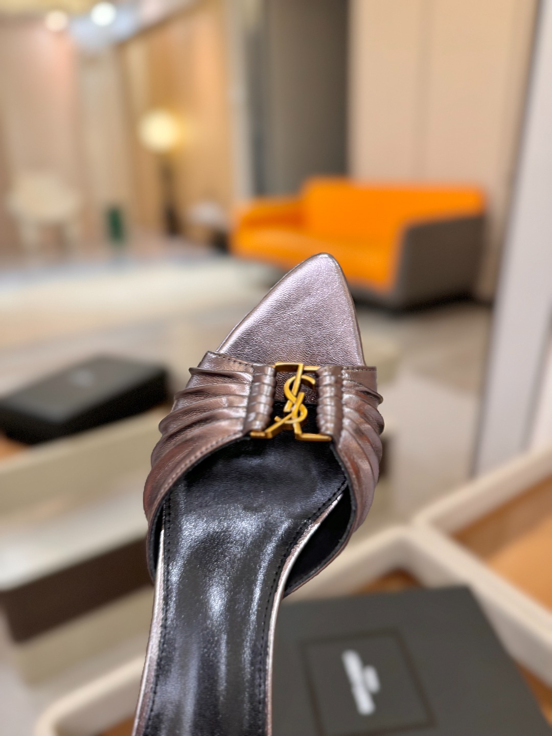 YSL「SAINT LAURENT*」 夏季新品 尖头优雅大气高跟拖鞋 —————————— 尖头设计拉长腿部线条, YSL「SAINT LAURENT*」 夏季新品 尖头优雅大气高跟拖鞋 —————————— 尖头设计拉长腿部线条,