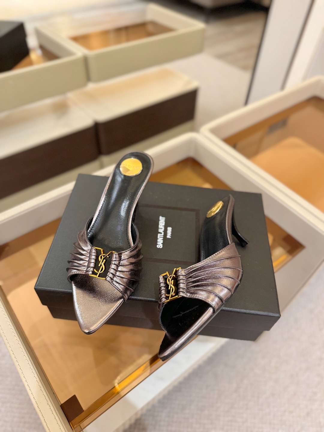 YSL「SAINT LAURENT*」 夏季新品 尖头优雅大气高跟拖鞋 —————————— 尖头设计拉长腿部线条, YSL「SAINT LAURENT*」 夏季新品 尖头优雅大气高跟拖鞋 —————————— 尖头设计拉长腿部线条,