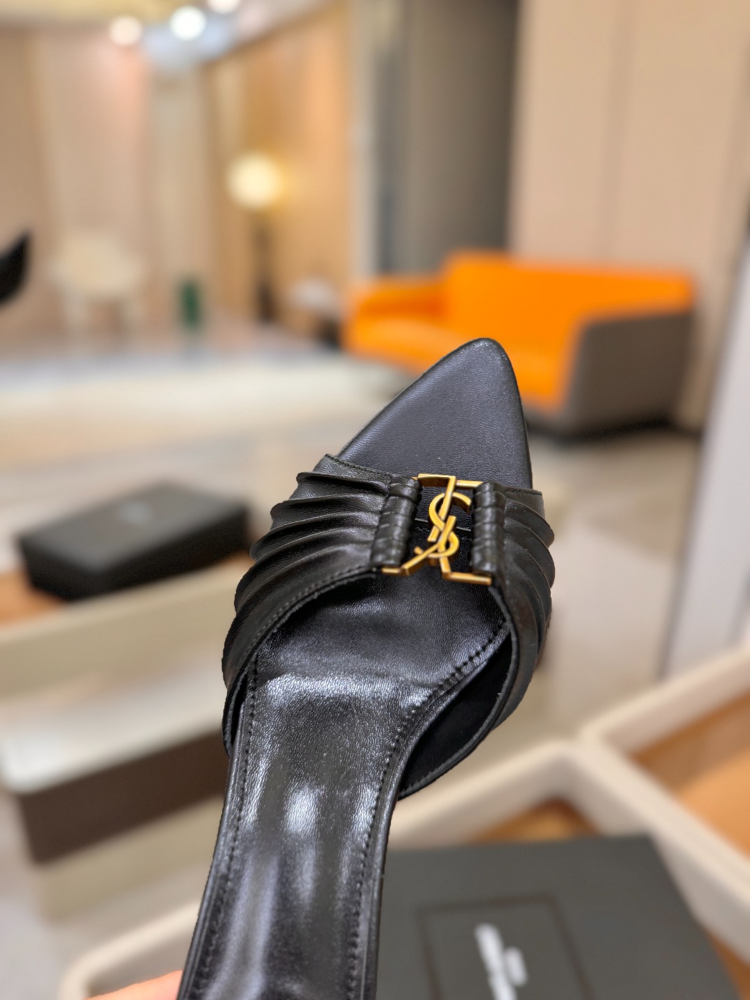 YSL「SAINT LAURENT*」 夏季新品 尖头优雅大气高跟拖鞋 —————————— 尖头设计拉长腿部线条, YSL「SAINT LAURENT*」 夏季新品 尖头优雅大气高跟拖鞋 —————————— 尖头设计拉长腿部线条,