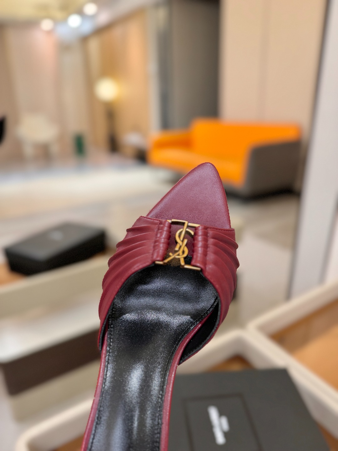 YSL「SAINT LAURENT*」 夏季新品 尖头优雅大气高跟拖鞋 —————————— 尖头设计拉长腿部线条, YSL「SAINT LAURENT*」 夏季新品 尖头优雅大气高跟拖鞋 —————————— 尖头设计拉长腿部线条,