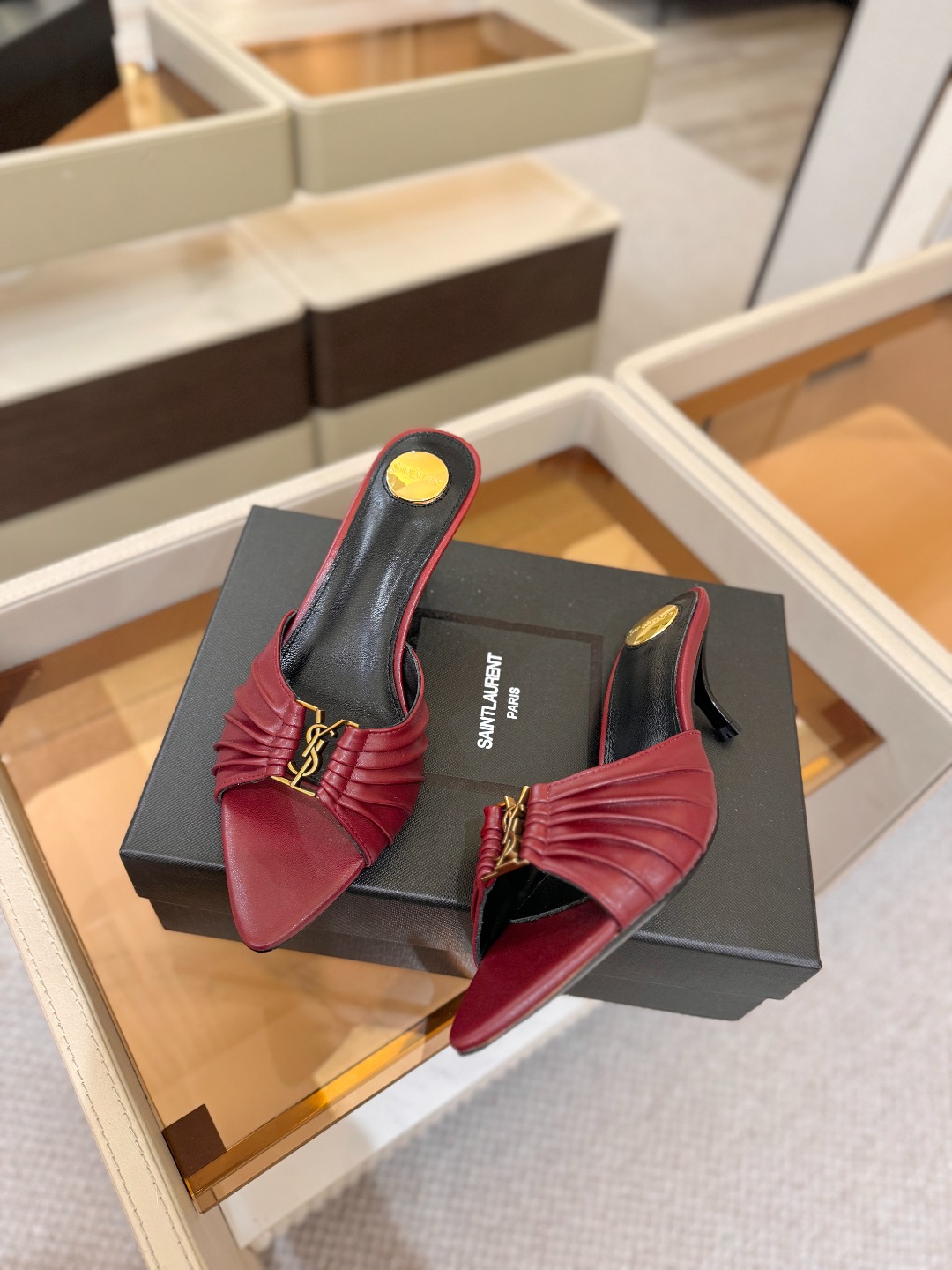 YSL「SAINT LAURENT*」 夏季新品 尖头优雅大气高跟拖鞋 —————————— 尖头设计拉长腿部线条, YSL「SAINT LAURENT*」 夏季新品 尖头优雅大气高跟拖鞋 —————————— 尖头设计拉长腿部线条,