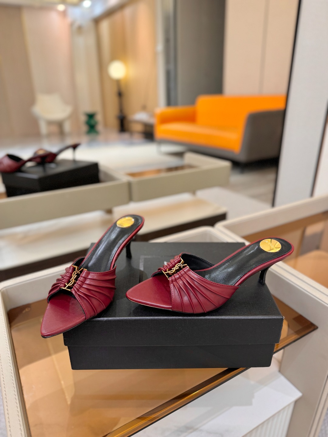 YSL「SAINT LAURENT*」 夏季新品 尖头优雅大气高跟拖鞋 —————————— 尖头设计拉长腿部线条, YSL「SAINT LAURENT*」 夏季新品 尖头优雅大气高跟拖鞋 —————————— 尖头设计拉长腿部线条,