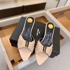 YSL「SAINT LAURENT*」 夏季新品 尖头优雅大气高跟拖鞋 —————————— 尖头设计拉长腿部线条, YSL「SAINT LAURENT*」 夏季新品 尖头优雅大气高跟拖鞋 —————————— 尖头设计拉长腿部线条,