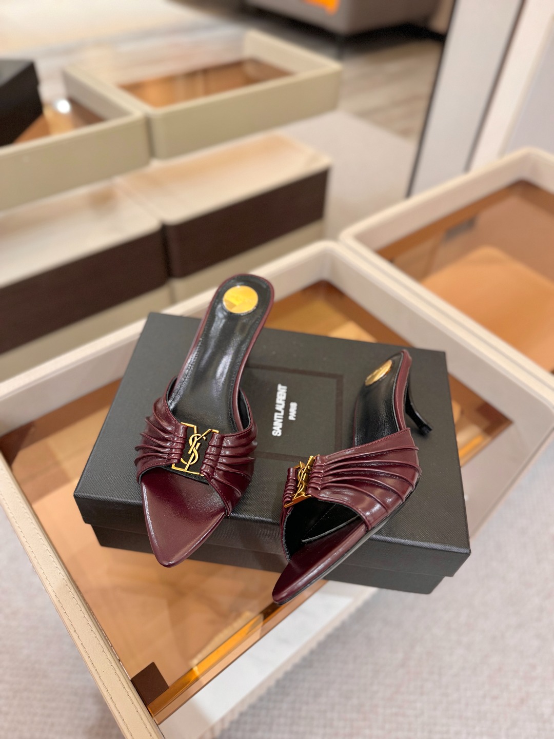 YSL「SAINT LAURENT*」 夏季新品 尖头优雅大气高跟拖鞋 —————————— 尖头设计拉长腿部线条, YSL「SAINT LAURENT*」 夏季新品 尖头优雅大气高跟拖鞋 —————————— 尖头设计拉长腿部线条,