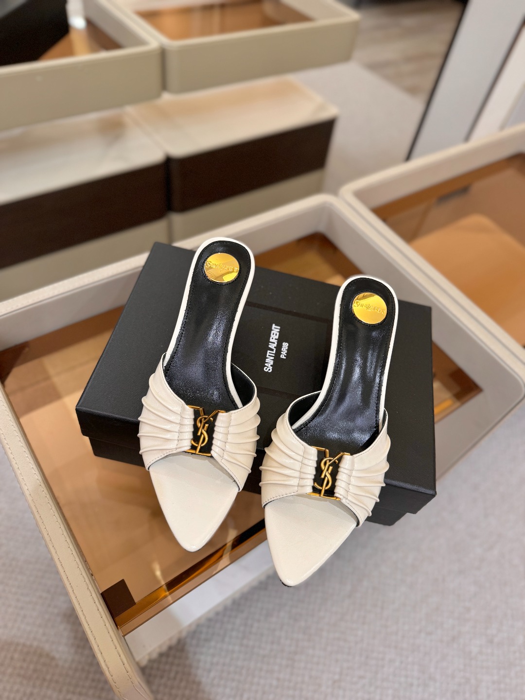 YSL「SAINT LAURENT*」 夏季新品 尖头优雅大气高跟拖鞋 —————————— 尖头设计拉长腿部线条, YSL「SAINT LAURENT*」 夏季新品 尖头优雅大气高跟拖鞋 —————————— 尖头设计拉长腿部线条,