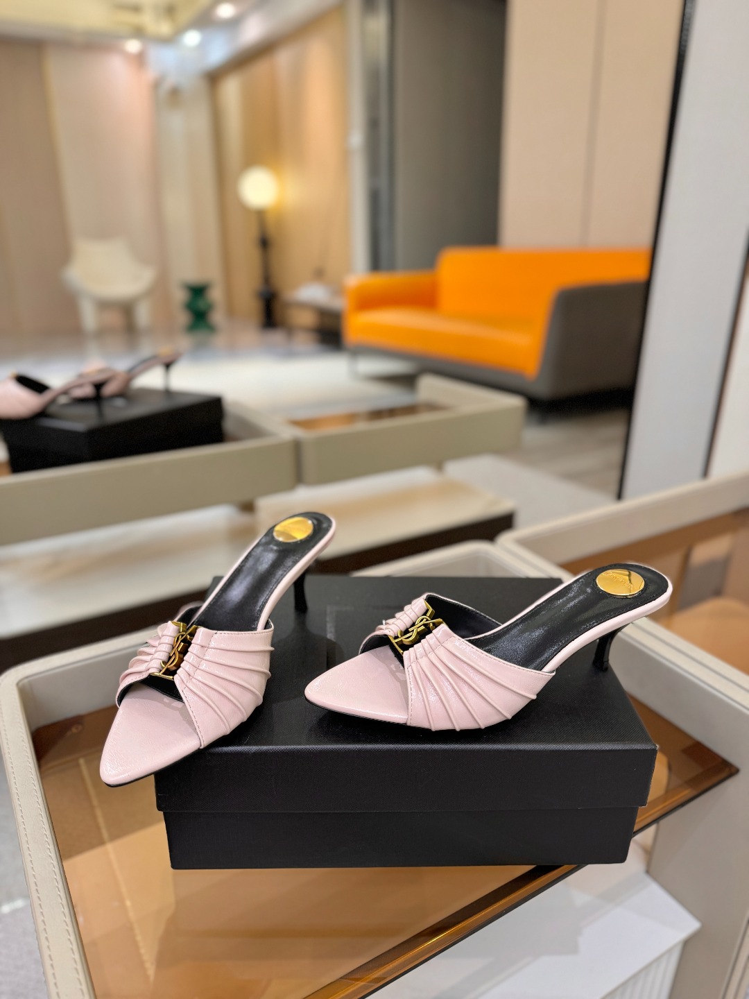 YSL「SAINT LAURENT*」 夏季新品 尖头优雅大气高跟拖鞋 —————————— 尖头设计拉长腿部线条, YSL「SAINT LAURENT*」 夏季新品 尖头优雅大气高跟拖鞋 —————————— 尖头设计拉长腿部线条,