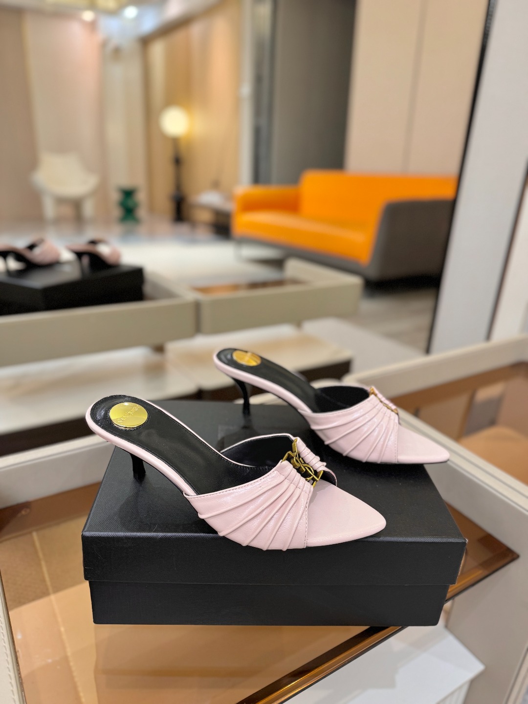 YSL「SAINT LAURENT*」 夏季新品 尖头优雅大气高跟拖鞋 —————————— 尖头设计拉长腿部线条, YSL「SAINT LAURENT*」 夏季新品 尖头优雅大气高跟拖鞋 —————————— 尖头设计拉长腿部线条,