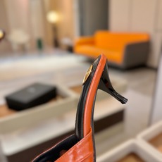 YSL「SAINT LAURENT*」 夏季新品 尖头优雅大气高跟拖鞋 —————————— 尖头设计拉长腿部线条, YSL「SAINT LAURENT*」 夏季新品 尖头优雅大气高跟拖鞋 —————————— 尖头设计拉长腿部线条,