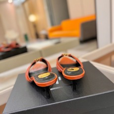 YSL「SAINT LAURENT*」 夏季新品 尖头优雅大气高跟拖鞋 —————————— 尖头设计拉长腿部线条, YSL「SAINT LAURENT*」 夏季新品 尖头优雅大气高跟拖鞋 —————————— 尖头设计拉长腿部线条,