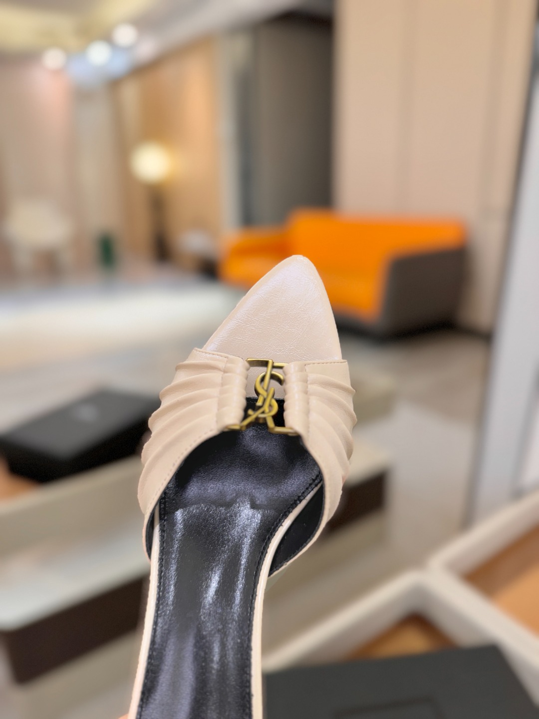YSL「SAINT LAURENT*」 夏季新品 尖头优雅大气高跟拖鞋 —————————— 尖头设计拉长腿部线条, YSL「SAINT LAURENT*」 夏季新品 尖头优雅大气高跟拖鞋 —————————— 尖头设计拉长腿部线条,