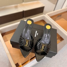 YSL「SAINT LAURENT*」 夏季新品 尖头优雅大气高跟拖鞋 —————————— 尖头设计拉长腿部线条, YSL「SAINT LAURENT*」 夏季新品 尖头优雅大气高跟拖鞋 —————————— 尖头设计拉长腿部线条,