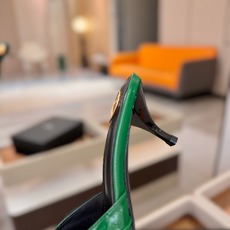 YSL「SAINT LAURENT*」 夏季新品 尖头优雅大气高跟拖鞋 —————————— 尖头设计拉长腿部线条, YSL「SAINT LAURENT*」 夏季新品 尖头优雅大气高跟拖鞋 —————————— 尖头设计拉长腿部线条,