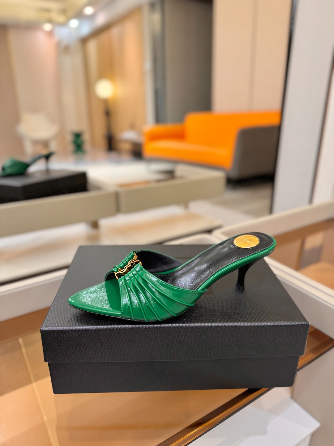 YSL「SAINT LAURENT*」 夏季新品 尖头优雅大气高跟拖鞋 —————————— 尖头设计拉长腿部线条, YSL「SAINT LAURENT*」 夏季新品 尖头优雅大气高跟拖鞋 —————————— 尖头设计拉长腿部线条,