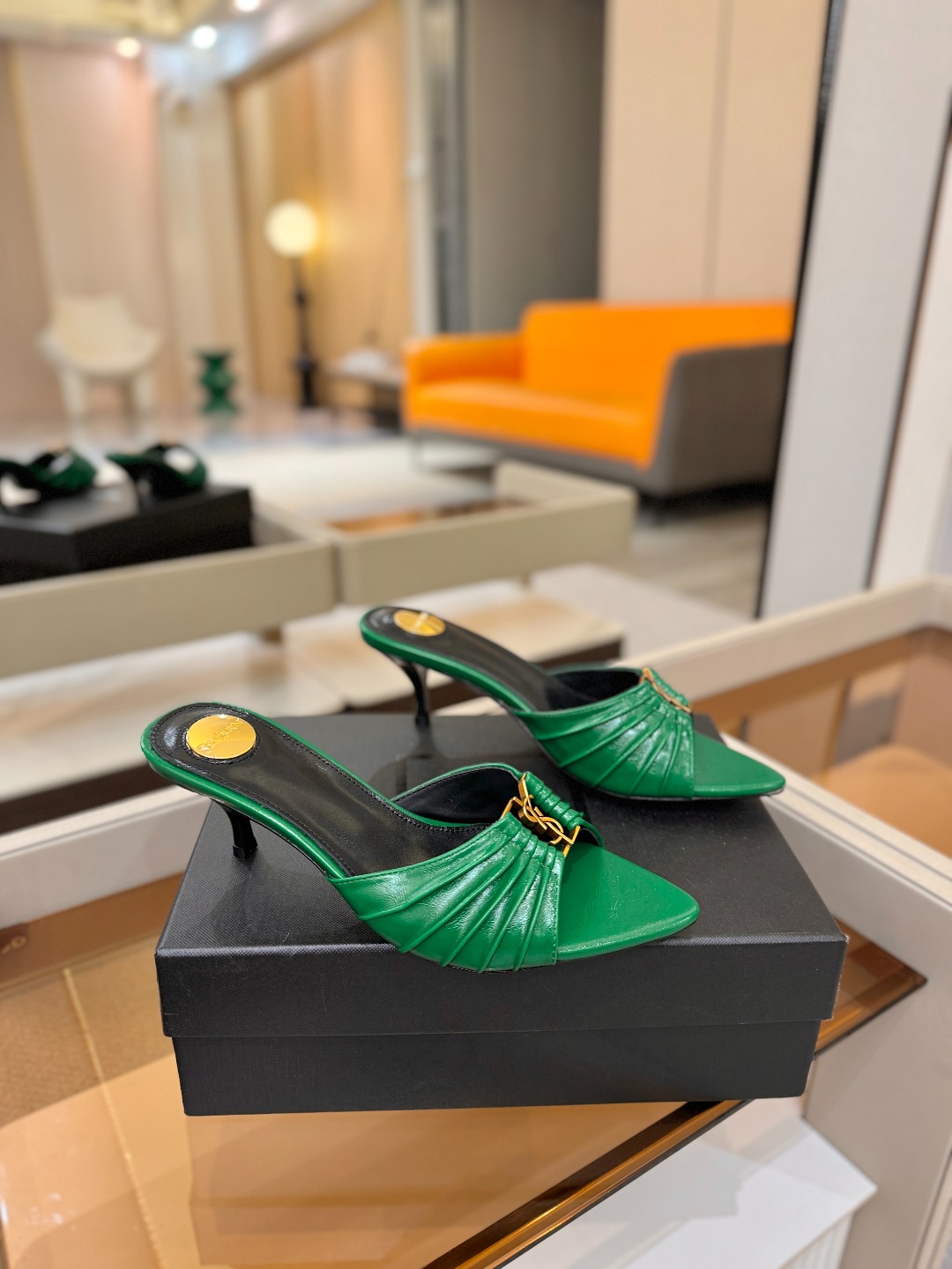 YSL「SAINT LAURENT*」 夏季新品 尖头优雅大气高跟拖鞋 —————————— 尖头设计拉长腿部线条, YSL「SAINT LAURENT*」 夏季新品 尖头优雅大气高跟拖鞋 —————————— 尖头设计拉长腿部线条,