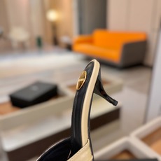 YSL「SAINT LAURENT*」 夏季新品 尖头优雅大气高跟拖鞋 —————————— 尖头设计拉长腿部线条, YSL「SAINT LAURENT*」 夏季新品 尖头优雅大气高跟拖鞋 —————————— 尖头设计拉长腿部线条,