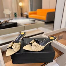 YSL「SAINT LAURENT*」 夏季新品 尖头优雅大气高跟拖鞋 —————————— 尖头设计拉长腿部线条, YSL「SAINT LAURENT*」 夏季新品 尖头优雅大气高跟拖鞋 —————————— 尖头设计拉长腿部线条,